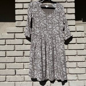 Garnet Hill V-neck Floral Midi Dress in Tan - Size 4